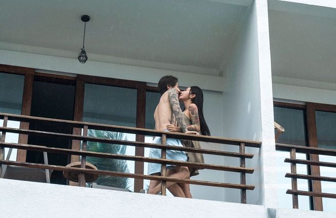 「国光女神」梁云菲12日晒出她和男友在马尔地夫的度假照片。（图／IG@nanaliangbadgal）