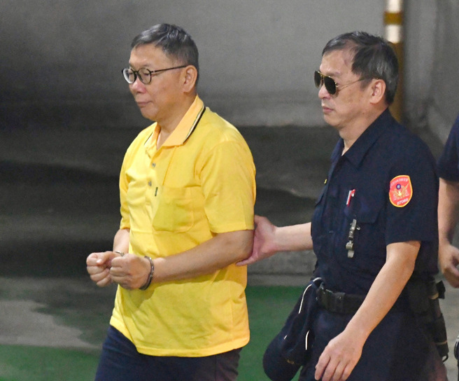 檢廉偵辦柯文哲讓「偵查不公開」變成「偵查大公開」，柯文哲因遭收押而無從辯白，形成「打不還手、罵不還口」被媒體輿論圍毆的局面。（資料照，鄧博仁攝）