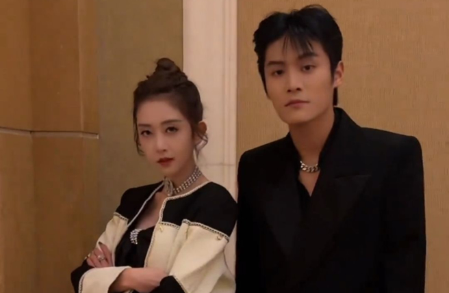 正妹助手卓仕琳（左）遭指和老板小杨哥有染，特别发声明澄清。（图／卓仕琳IG）