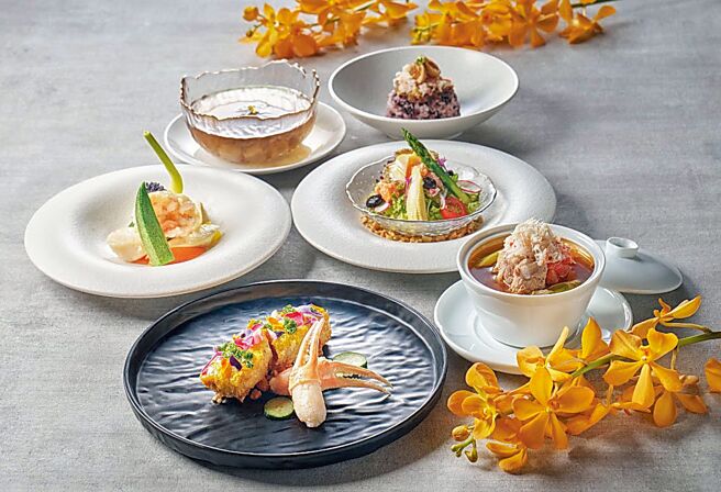 台北福华〈蓬莱邨〉今年主打全程「免沾手」秋季套餐，让老饕优雅品蟹。图／业者提供