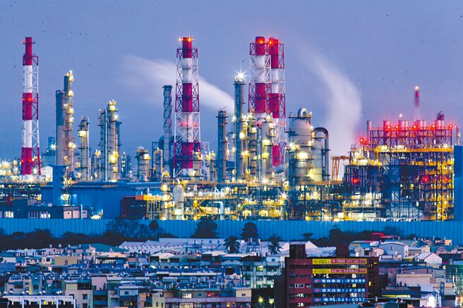 国内企业关注碳费能否接轨欧盟CBAM，环境部表示可抵扣。（本报资料照片）