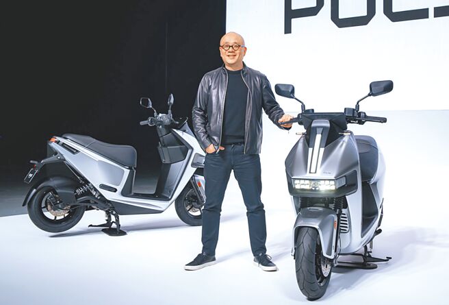 电动机车龙头Gogoro创办人陆学森13日闪辞董事长兼执行长。图为陆学森2024年1月主持全新旗舰车款Gogoro Pulse发表会。（Gogoro提供／黄琮渊台北传真）