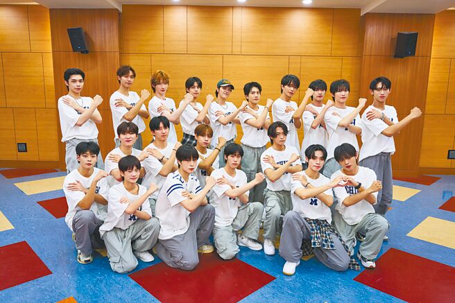 男團選秀《SCOOL》選手目前正在韓國首爾學校寄宿、訓練，記者日前直擊他們私下訓練生活。（天空娛樂提供）