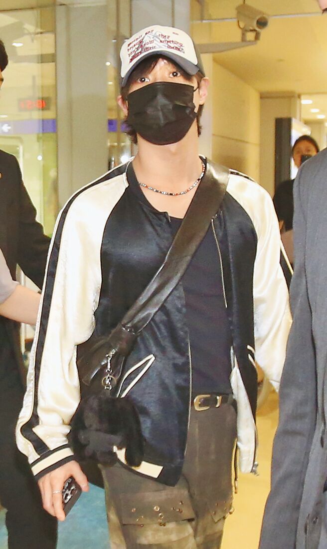 泰民首度來台舉辦個唱，13日包緊緊現身機場。（范揚光攝）