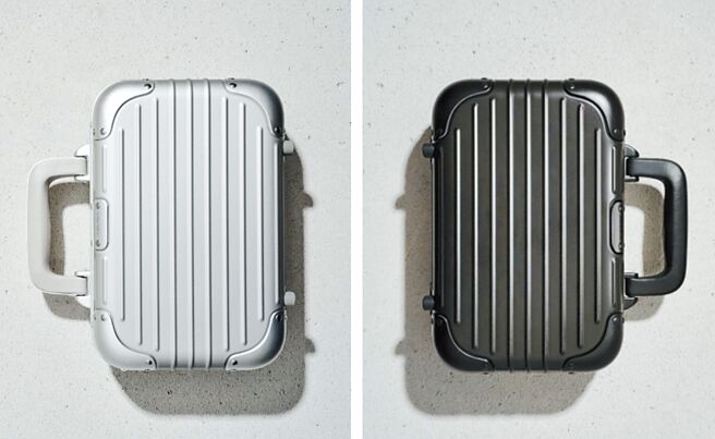 RIMOWA今年新作The Original Bag，共有黑、銀兩色。（RIMOWA提供）