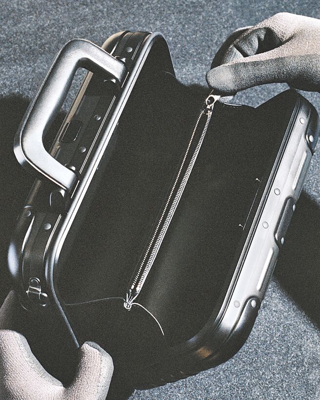 內裡的夾層和收納空間相當夠用，可滿足所有日常收納需求。（RIMOWA提供）