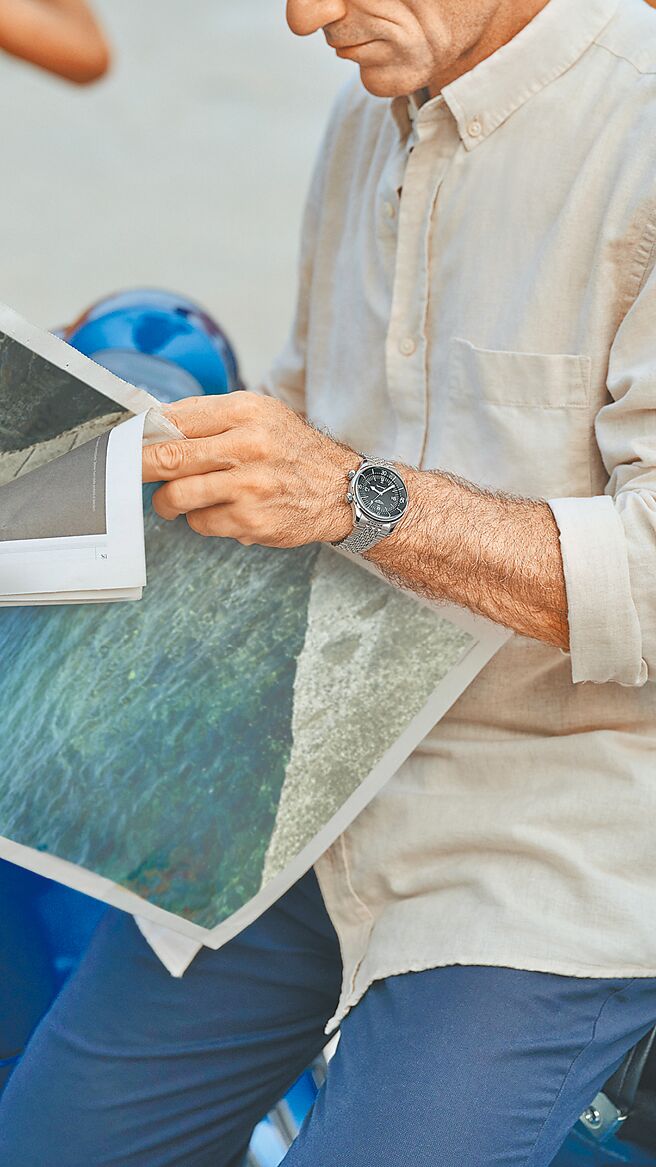 浪琴表今年主打的Legend Diver潜水表，既优雅又兼具运动时尚，是款允文允武的潜水表。（Longines提供）