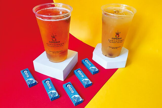 COMEBUY辦學生專屬活動，購買話梅系列飲品送1條extra無糖口香糖。（COMEBUY提供）
