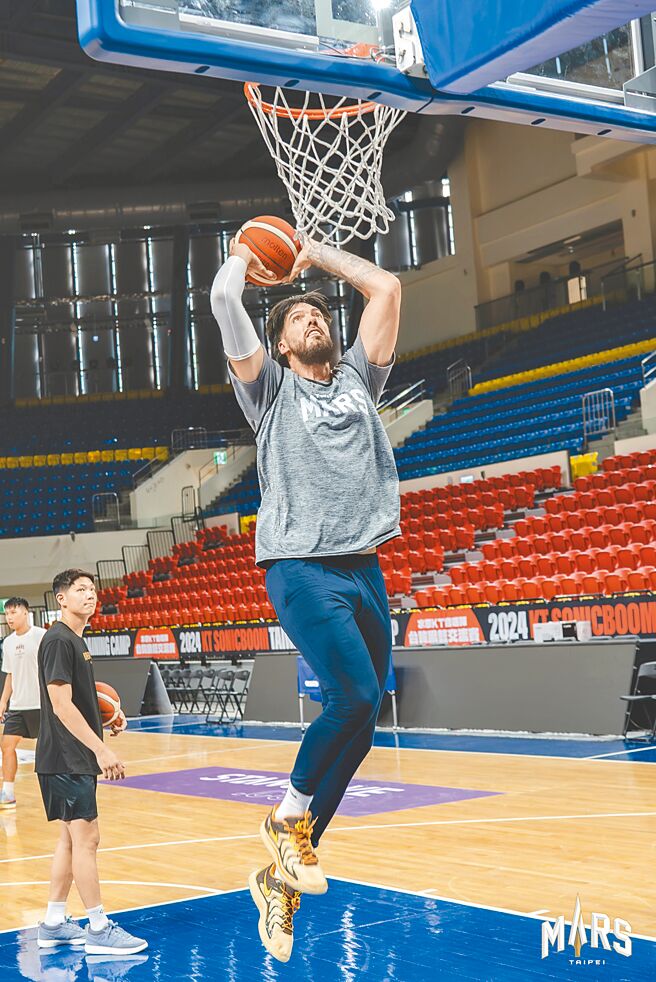 牧倫斯返台加盟台北台新戰神，14日交流賽大機率不會打。（台北台新戰神提供）