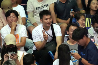 台維斯盃》李洋到場支持中華隊 笑稱想打網球自己要先練壯點