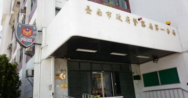台南警一分局爆出警方处理事故，求民眾5星好评。（图／台南市政府警察局第一分局脸书）