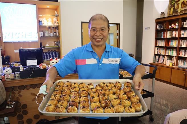 南新家政班班长也是全关西镇唯一男性家政班长。（邱立雅摄）