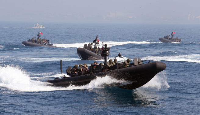 图为国军M109突击艇实施操演。（示意图，中时资料照，范扬光摄）