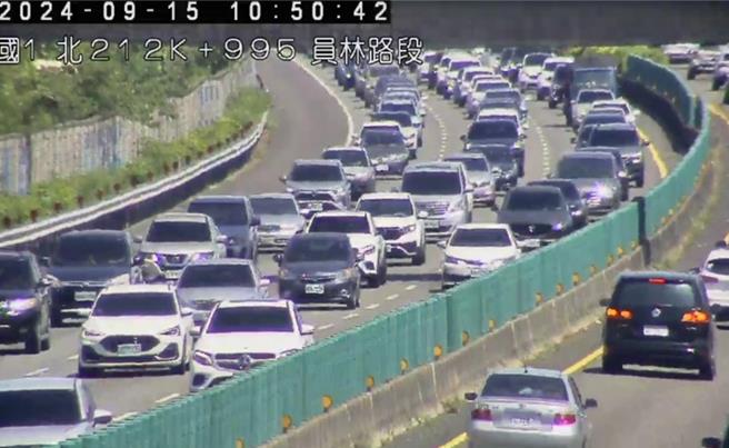 西部国道上午发生3起车祸，皆造成后方严重回堵。（高公局提供／陈佑诚台北传真）