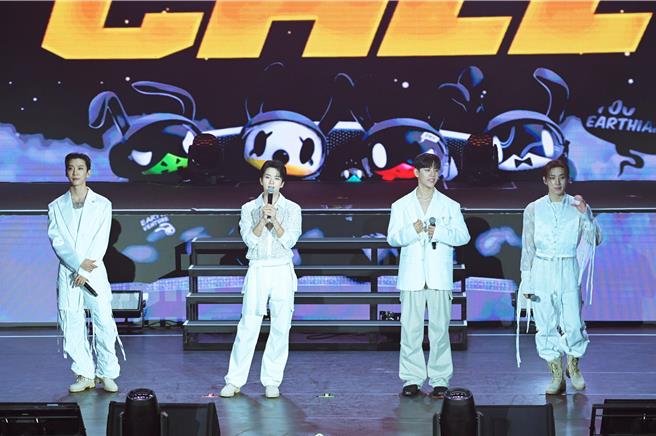 B.A.P化身白马王子登台演出。（SHOW Office提供）