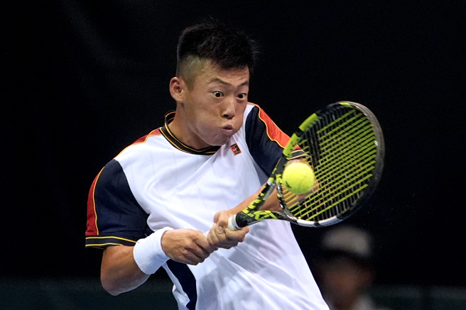 2024台維斯盃國際男子網球團體錦標賽世界一級15日進行中華隊、波赫隊之戰，中華隊曾俊欣（見圖）不敵波赫隊的祖赫。（黃世麒攝）