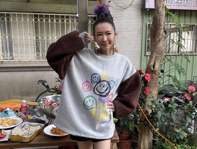 Makiyo（川岛茉树代）15日现身洗衣店开幕活动。（谢采恩摄）