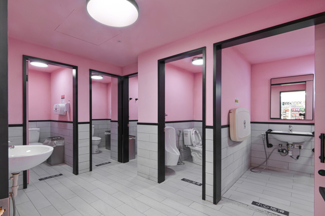 宝雅厕所的装潢惊艷原PO。（翻摄自宝雅脸书）