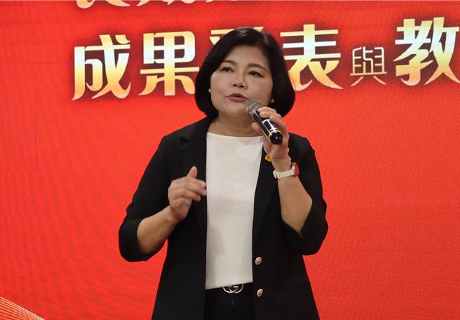 雲林縣政府近日針對綠能發電發函經濟部，希望納入總量管制，有統一的審查作業規範，否則將暫緩核發執照給綠能案，15日雲林長張麗善（見圖）表示中央有統一的審查作業規範，公務人員才能依法行政，配合中央推動能源政策。（本報資料照片）