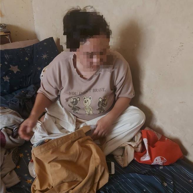 蔡姓女子闖空門行竊，因天氣悶熱，得手2部平板電腦就離開，警方24小時內逮人。（警方提供）