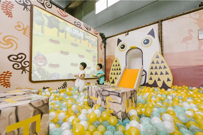 「非洲探險遊戲島」以非洲原野風格主題打造六十三坪冒險互動遊戲空間。（六福旅遊集團提供）