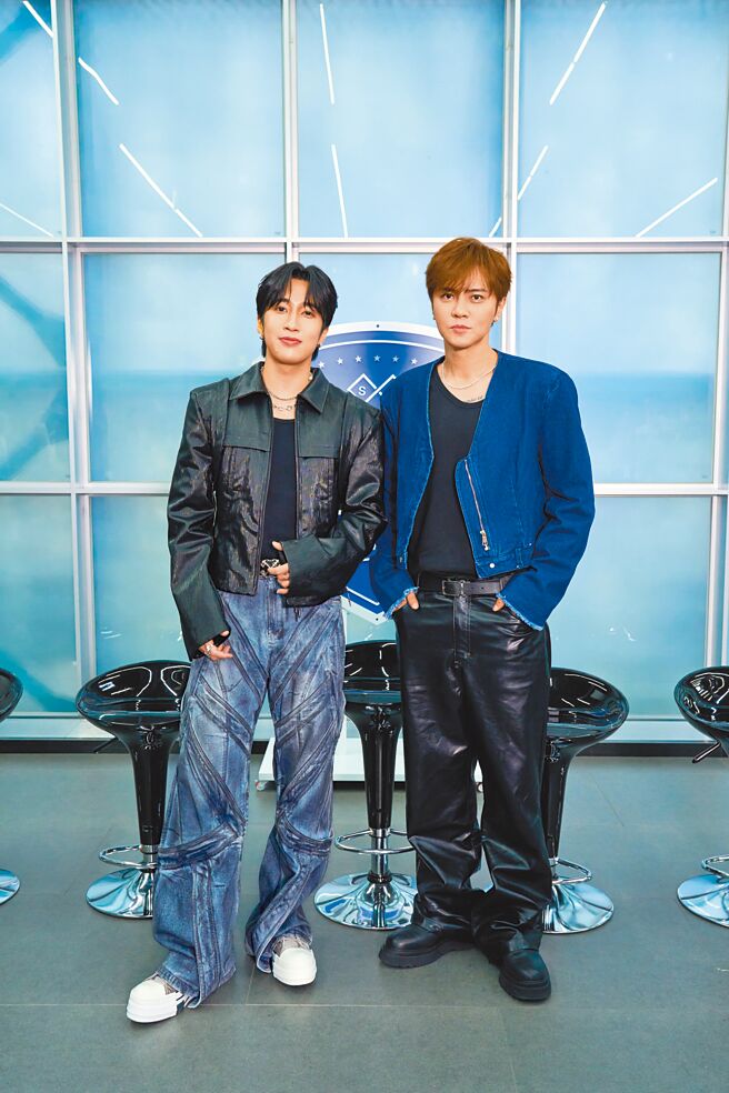 罗志祥（右）、娄峻硕近来担任男团选秀《SCOOL》导师。（天空娱乐提供）