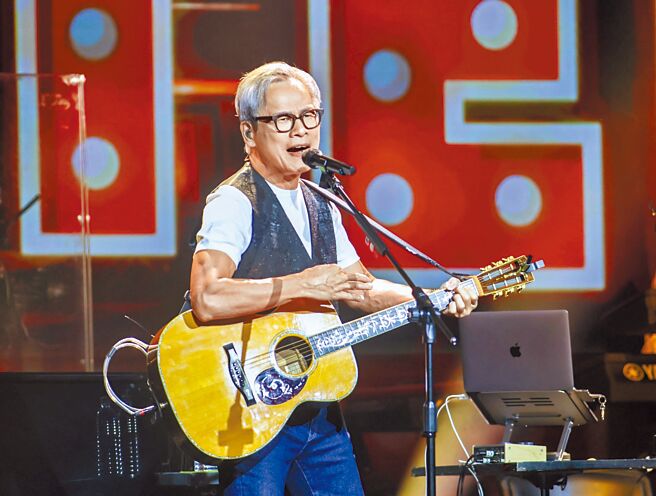 罗大佑14日在北流全新场馆「Legacy TERA」开唱。（罗永铭摄）