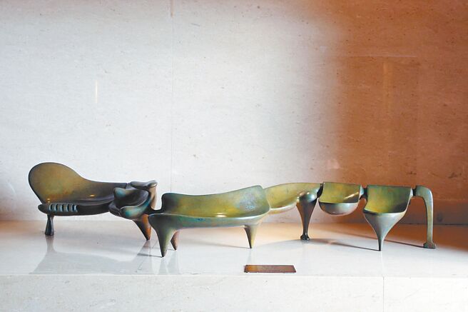 艺术家杨柏林作品「黄金海岸」以大自然为题。（邓博仁摄）