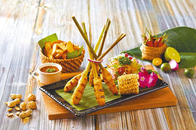 峇里岛独有的传统串烤「峇里岛经典沙嗲香茅鱼肉串」相当美味。（Asia49亚洲料理及酒廊提供）