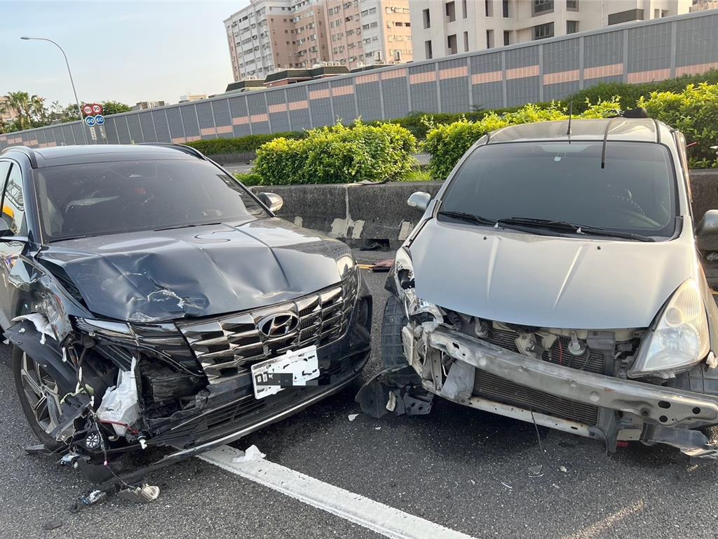 未注意車前狀況 國1號瑞隆段2車追撞