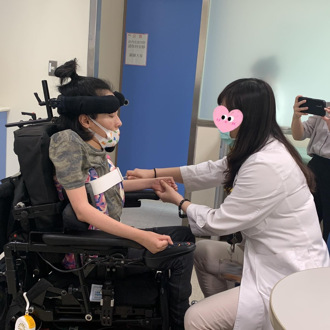 與罕病共存30年 她終於等到救命藥：身心折磨