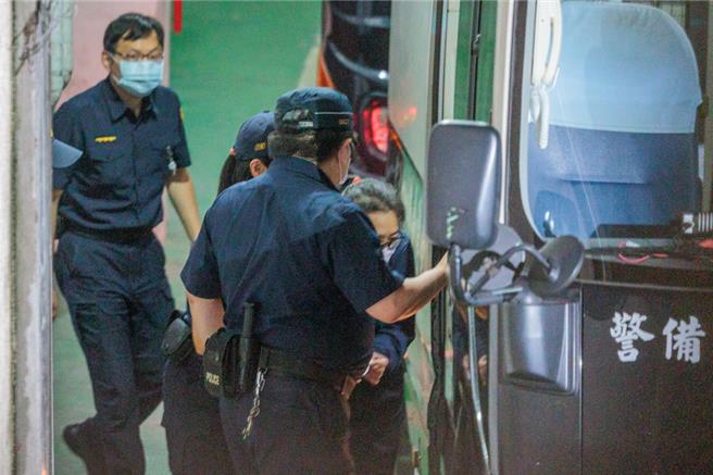 劉姓保母姊妹凌虐男童「剴剴」致死，經檢察官起訴，移審國民法官專庭審理，台北地院18日晚間召開羈押庭，法官審理後認為2人涉犯重罪，有高度逃亡、串證之虞，裁定兩人羈押禁見（中時資料照片，郭吉銓攝）