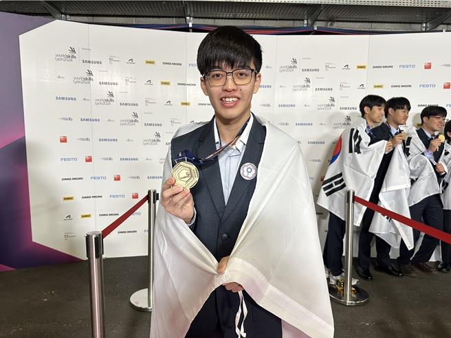 台灣懸缺8年沒得獎的CNC車床職種，由新北高工林詠軒拼下世界銅牌。（新北市教育局提供）