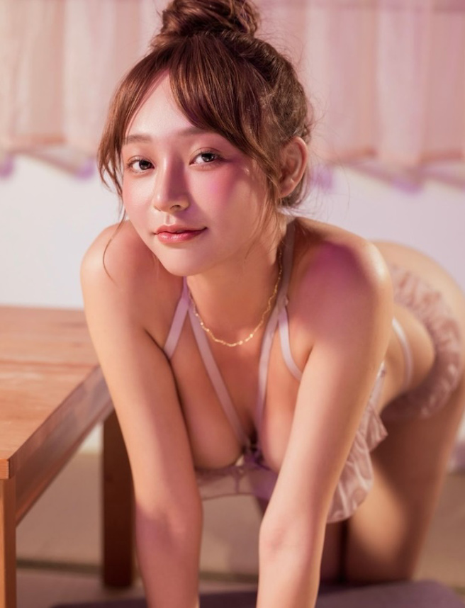 林襄不吝啬露出傲人好身材。（图／95_mizuki Instagram）