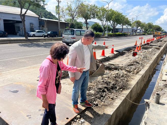 市议员施志昌今天前往会勘。（李京升摄）
