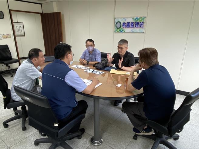 桃园市交通局、警察局与桃园监理站联手，运用注销号牌辨识及AI巡防系统高科技执法，查获逾800件无效号牌车辆，其中有103件是偽造车牌，全依法送办，捍卫民眾权益。（监理站提供／蔡依珍桃园传真）