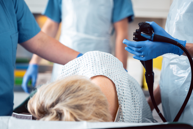 做大腸鏡檢查有助發現大腸息肉與腫瘤。（示意圖，Shutterstock／達志）