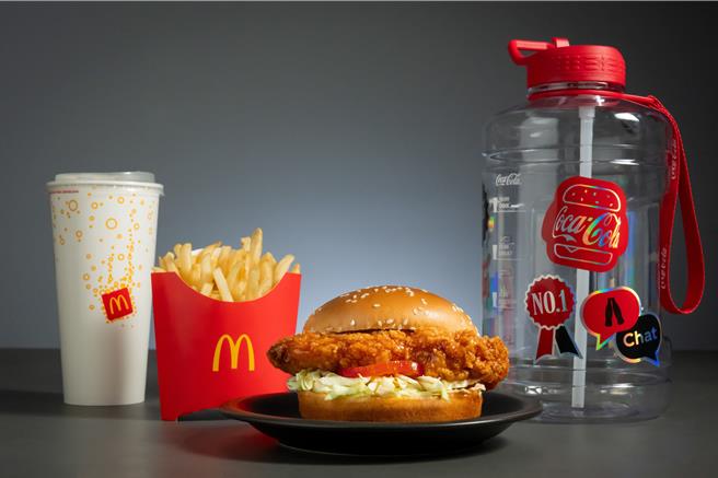 限時掃麥當勞App全球版會員QR code，並買韓風系列套餐，有機會抽「可口可樂超放縱暢享桶」。（麥當勞提供／朱世凱台北傳真）