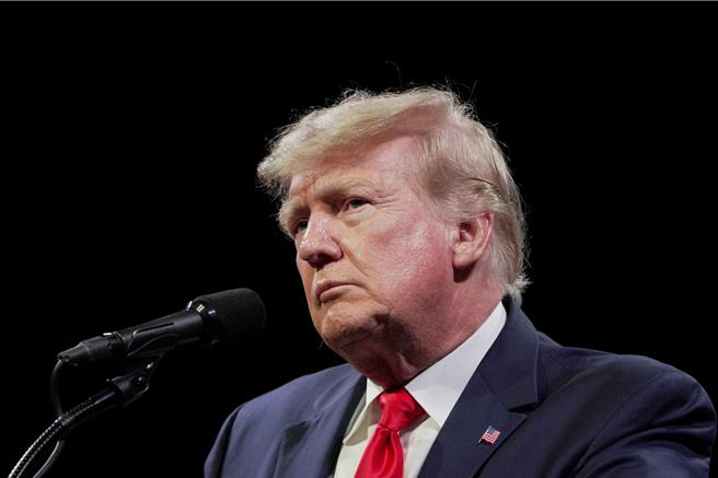 美国共和党总统候选人川普（Donald Trump）15日在自家佛州高尔夫球场外遭到暗杀未遂，美国联邦调查局（FBI）表示川普安然无恙，此为川普近期第二次遇到枪击。（路透社）