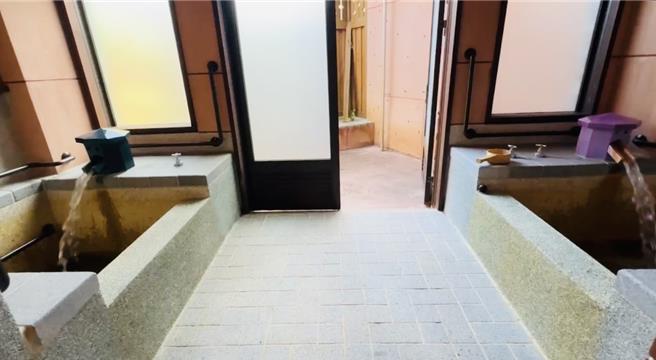 宜兰县苏澳冷泉园区为了便利肢体障碍人士体验冷泉，凡肢体障碍者（须持证明手册）及陪伴者，可免费体验冷泉高级冷热双池汤屋。（民眾提供／吴佩蓉宜兰传真）