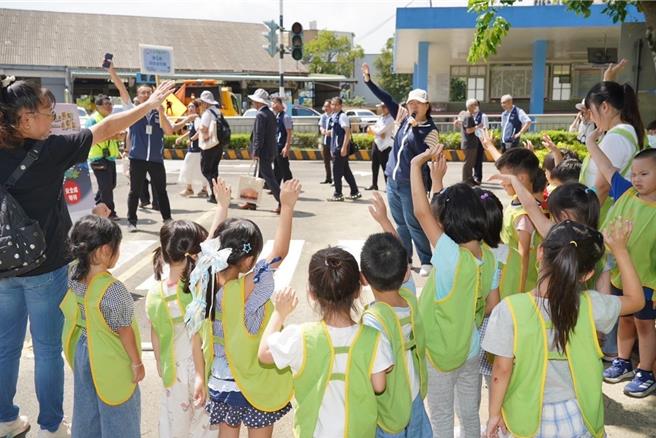 交通安全宣導。（監理站提供／李京昇台中傳真）