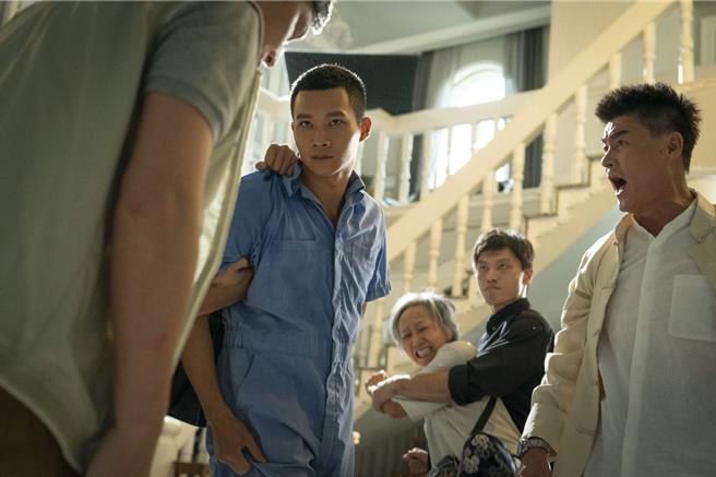 《人生清理員》劇中黃冠智陷入困境，網友紛喊不捨。（果陀娛樂提供）