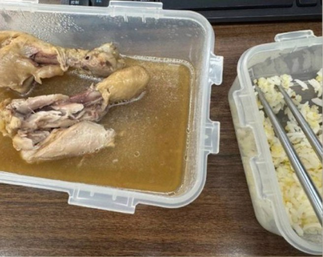 大陆女子在网路上PO文，说妈妈的爱心便当太难吃了。（图／翻摄微博）