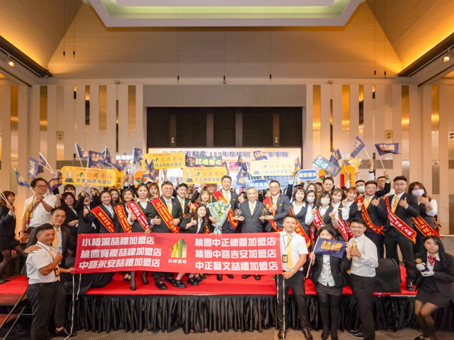 永义房屋赵仪君2022年从21世纪不动产转招，目前旗下有2间永义房屋加盟店，累积业绩已逾4.2亿元！图片来源：永庆房产集团