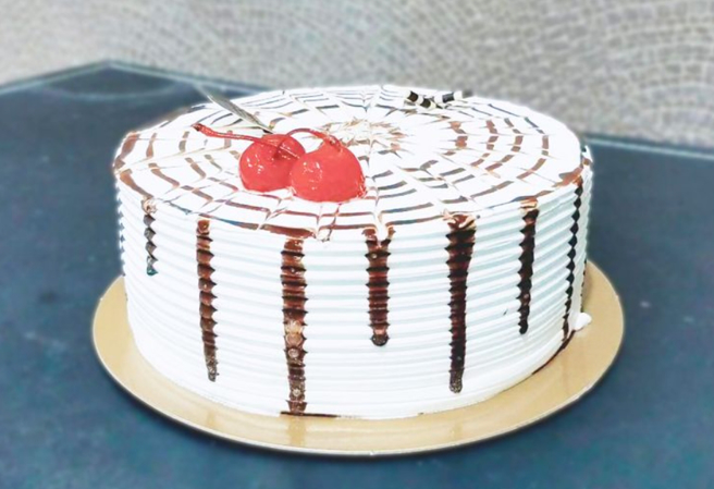 更生人透露，监所内蛋糕较简约，一个6吋蛋糕200元。（翻摄网路）