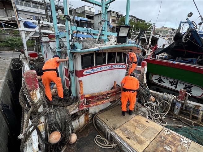 海巡岸、海聯合掃蕩，全面擴大檢查及海上登檢等威力掃蕩作為，杜絕走私、偷渡等不法。（第一巡防區提供／吳佩蓉宜蘭傳真）