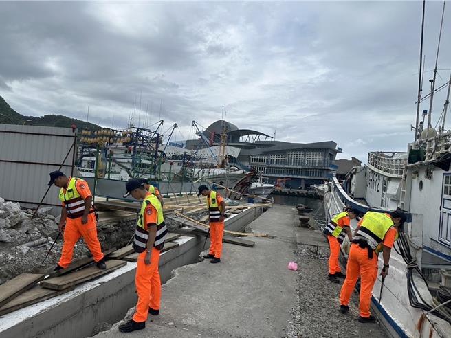 海巡岸、海聯合掃蕩，全面擴大檢查及海上登檢等威力掃蕩作為，杜絕走私、偷渡等不法。（第一巡防區提供／吳佩蓉宜蘭傳真）