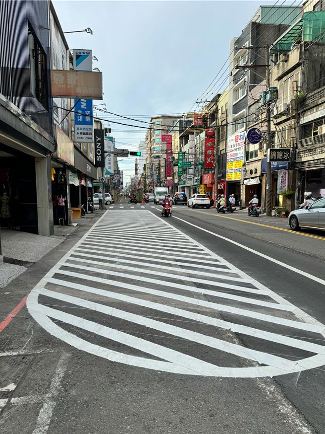 槽化线在今日下午16点30分已补绘完成。(捷运局提供／蔡依珍桃园传真)