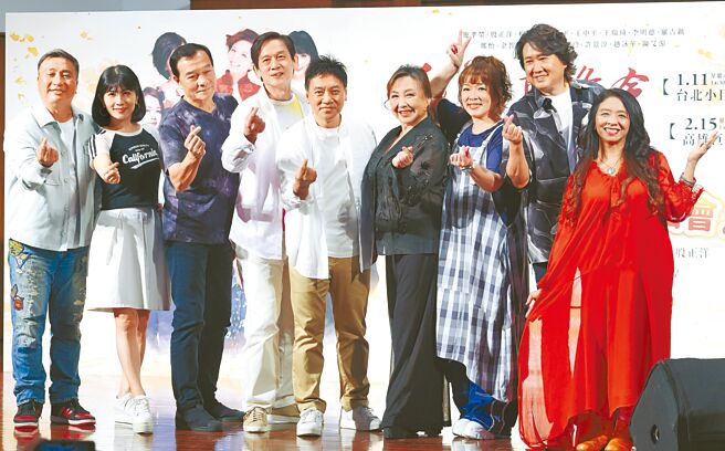 民歌50高峰會演出眾星15日在臺灣師範大學本部禮堂舉辦見面會。（陳俊吉攝）