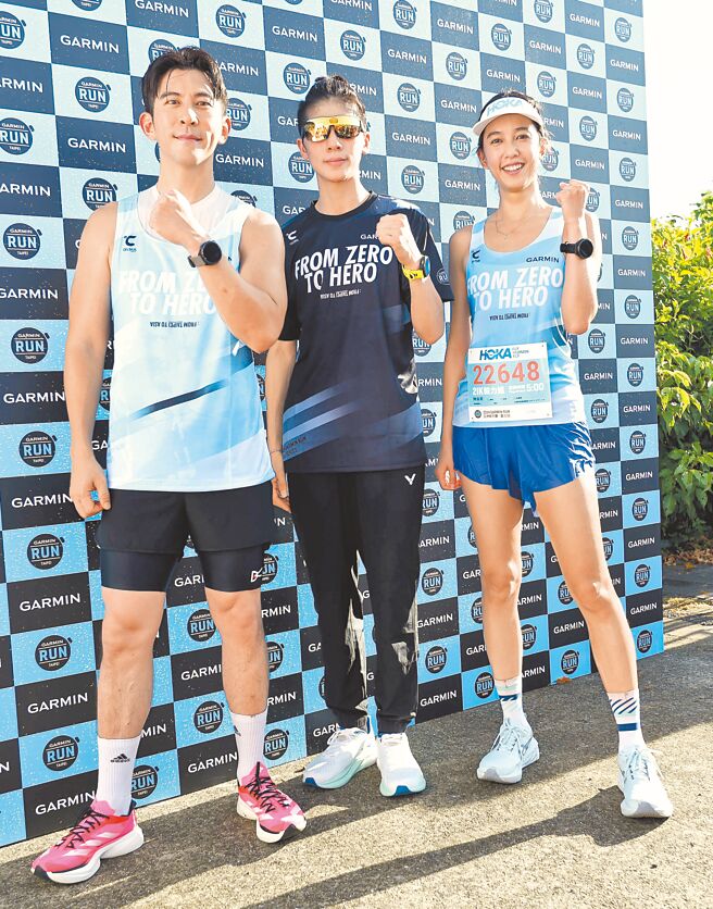 修杰楷（左起）、林郁婷、陳庭妮15日一早擔任路跑活動領跑。（陳俊吉攝）